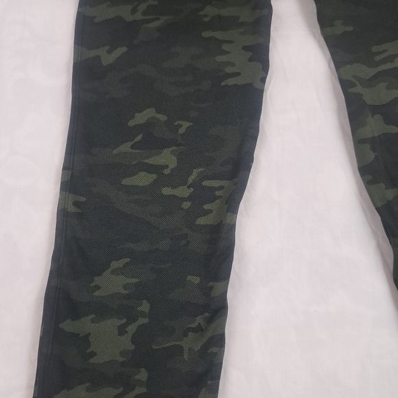 Spanx Look at Me Now Seamless Leggings FL3515 Green Camo Size XL - Picture 3 of 10